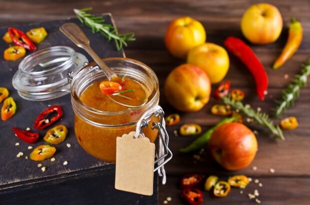 Apple jam with sharp pepper