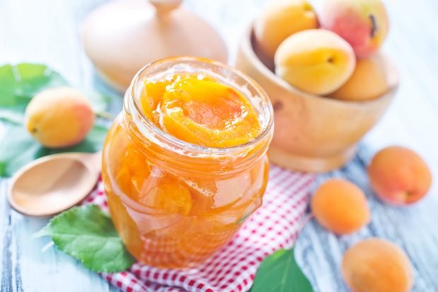 Apricot jam with slices in syrup