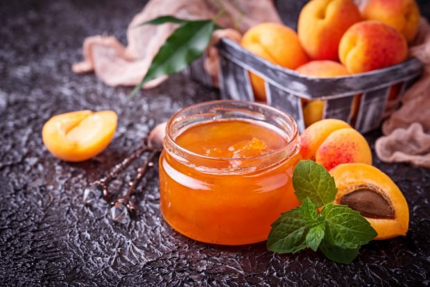 Apricot jam without bones