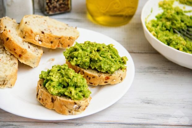 Avocado paste for sandwiches