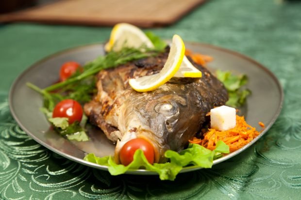 Baked carp in the oven