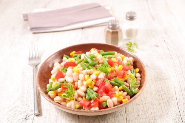 Basol and corn salad