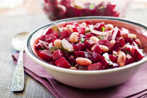 Beetroot salad, beans and cornshons