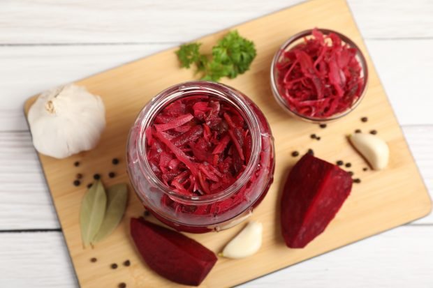 Beets with garlic for the winter