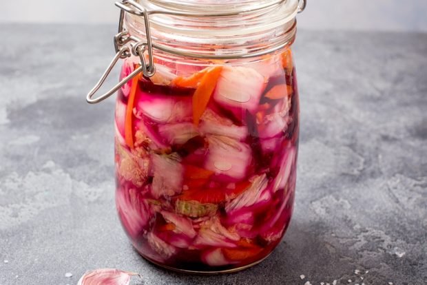 Beijing cabbage salad with beets