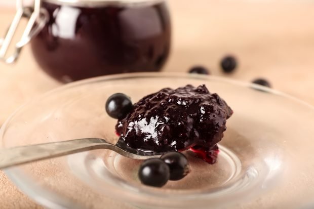 Blackcurrant jelly without sterilization