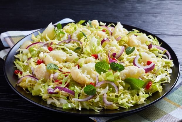 Cabbage salad with mint