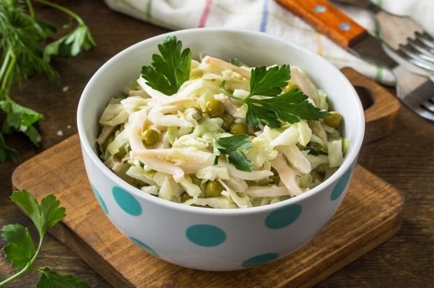 Calmar salad, cabbage, cucumbers and green peas