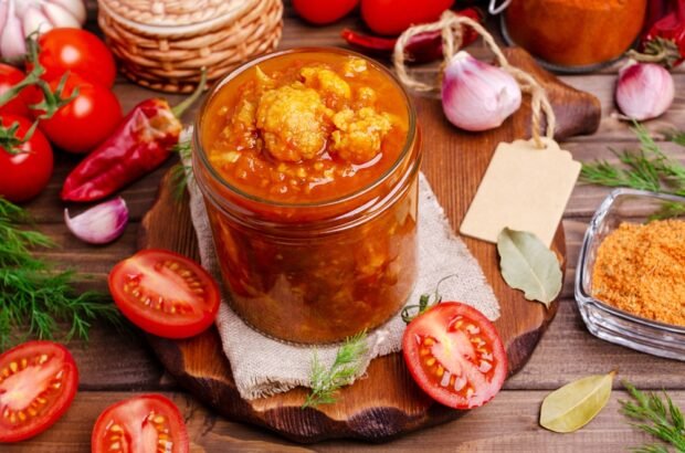 Canned cauliflower in tomato