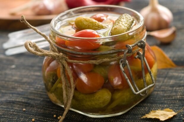 Canned cucumbers with tomatoes