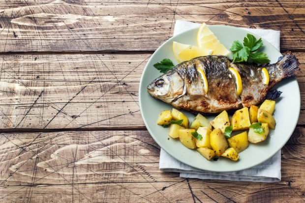 Carp with potatoes in the oven