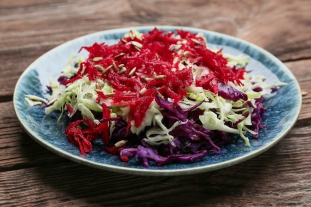 Cauline salad of cabbage with beetroot