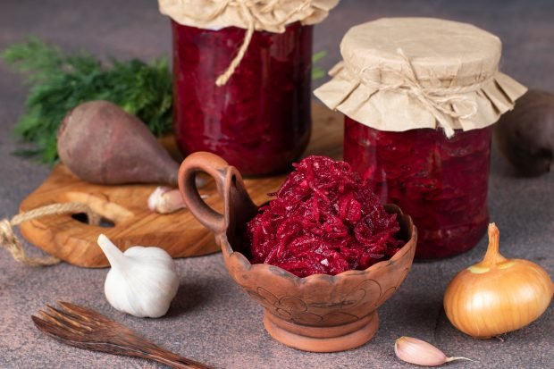 Caviar from beets for the winter through a meat grinder