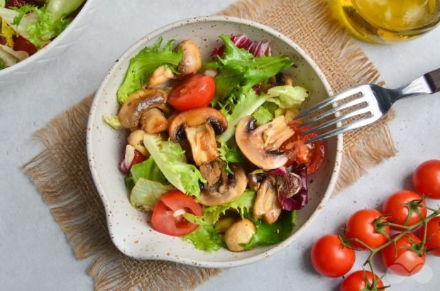 Cherry salad and mushrooms