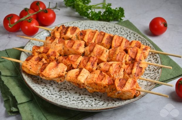 Chicken kebabs in Greek on the grill