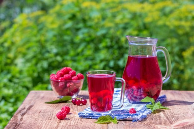 Combat from gooseberries and raspberries for the winter