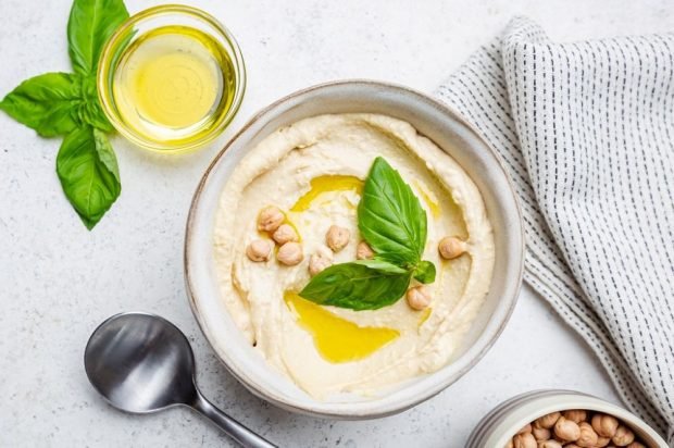 Cream humus with tahini