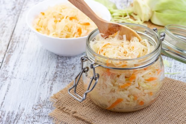 Crispy sauerkraut with carrots for the winter