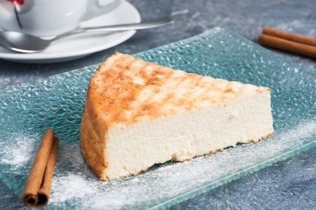 Curd cake with kefir and baking powder