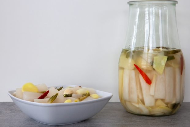 Daikon salad and chili for the winter