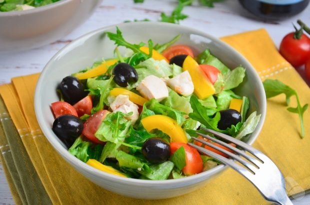 Dietary salad with chicken and olives