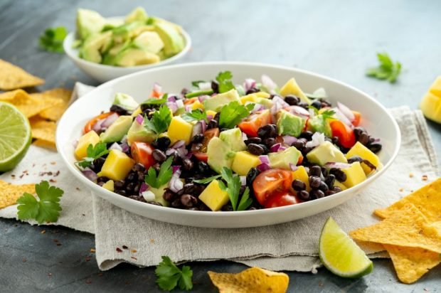 Exotic salad with red beans, mangoes, avocados and tomatoes