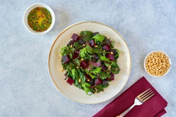 Fresh salad with beets, prunes and cedar nuts