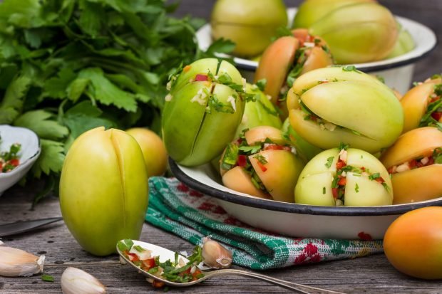 Green tomatoes in Armenian for the winter