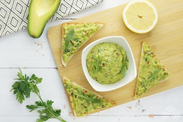 Guacamole with tomatoes and chili