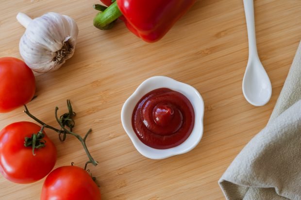 Ketchup from tomatoes and bell pepper for the winter