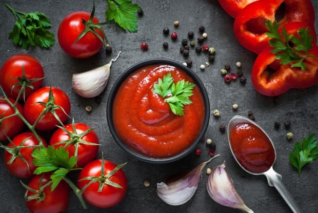 Ketchup from tomatoes without vinegar for the winter