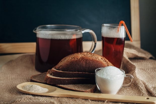 Kvass made of black bread at home