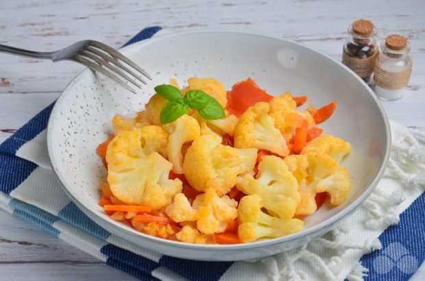 Lenten stew with colored cabbage