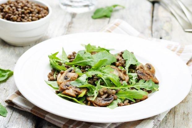 Lentifier salad, mushrooms and arugula