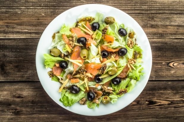 Mediterranean salad with red fish