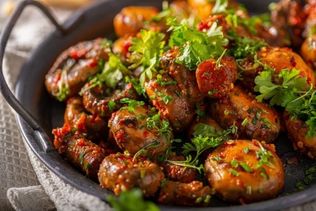 Mushroom salad and chili sauce