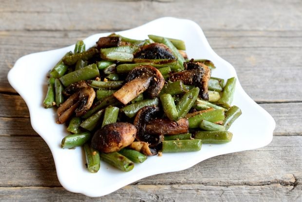 Mushroom salad and patch beans