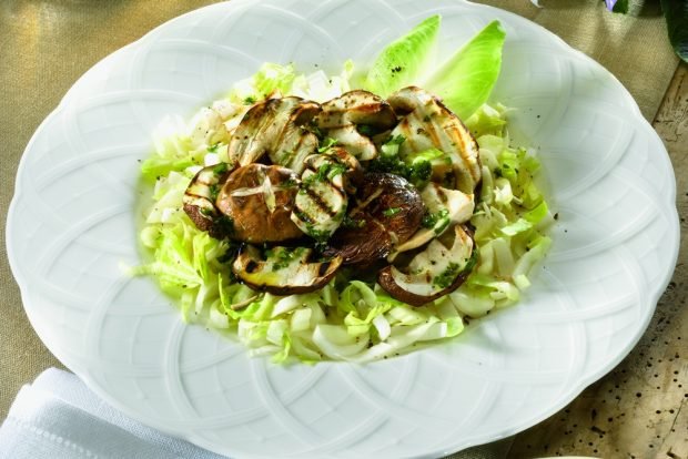 Mushroom salad and pesto