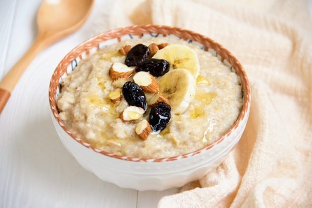 Oat porridge on the water for one portion