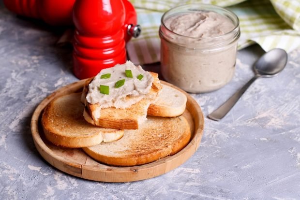 Paste made of bean with walnut and garlic