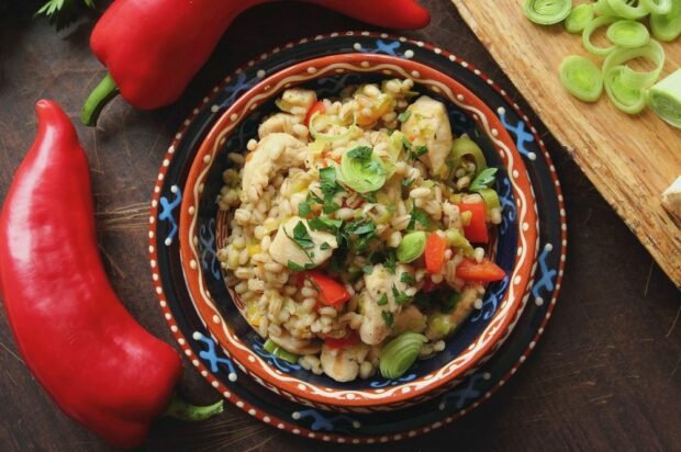 Pearl barley porridge with chicken and vegetables