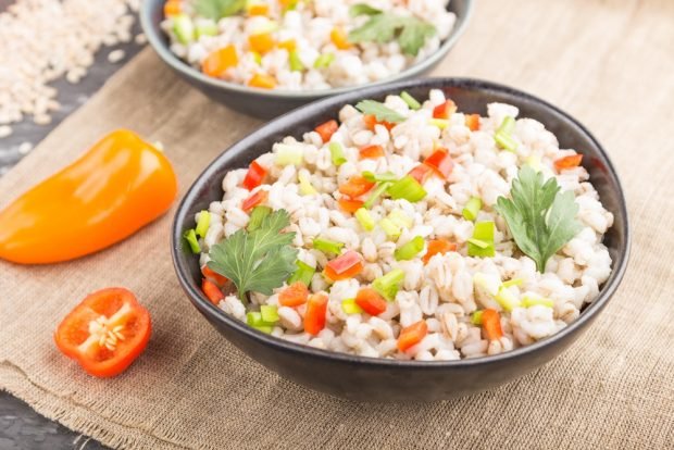 Pearl barley porridge with vegetables