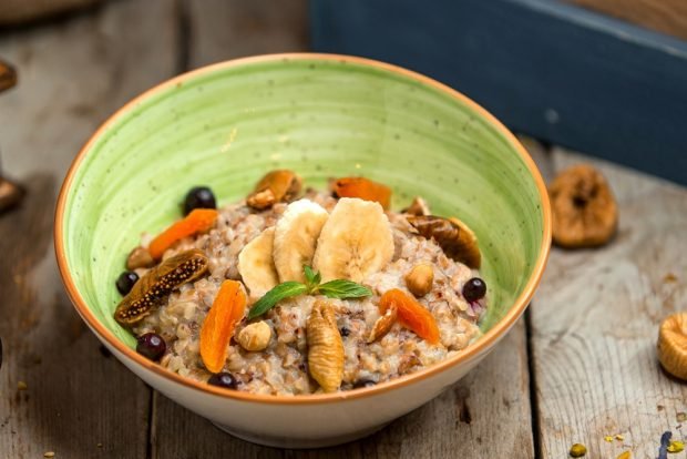 Pearl barley with bananas and dried fruits