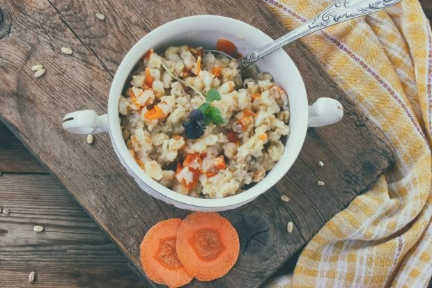 Pearl barriers with carrots and dried fruits in a slow cooker