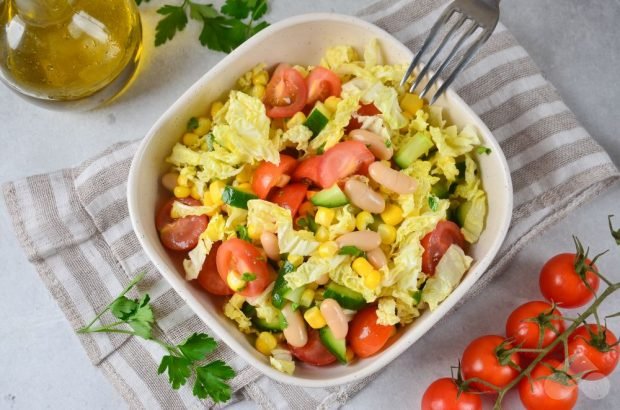 Peking cabbage and beans salad