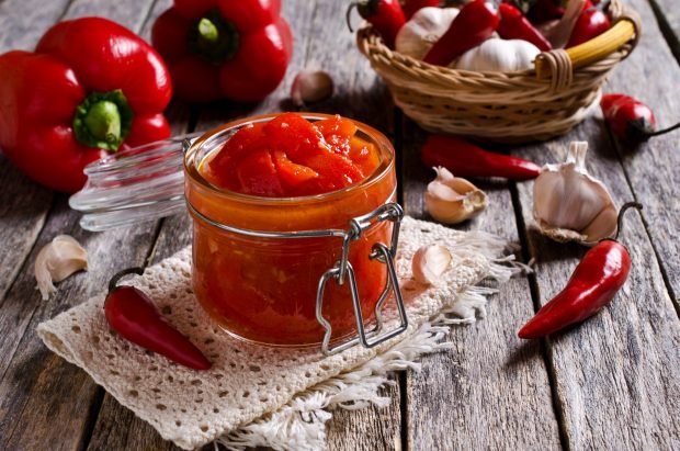 Pepper lecho with tomato paste for the winter