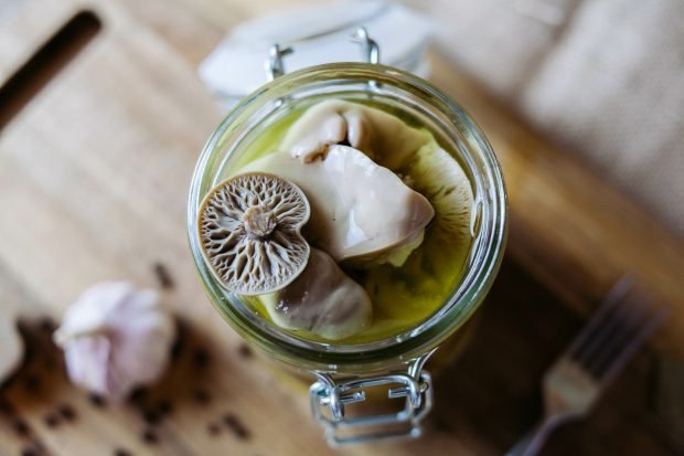 Pickled mushrooms Sinenioks for the winter