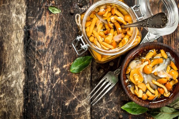 Pickled mushrooms with vinegar for the winter