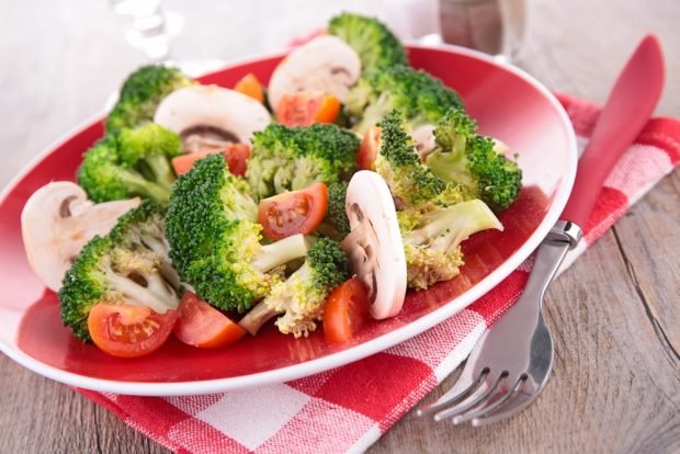 Raw broccoli and mushrooms