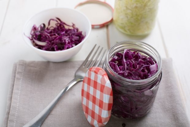 Red cabbage salad